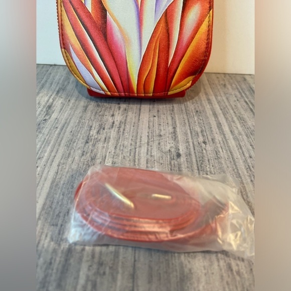 Monarque~NWT~Vivid~Georgia O’Keeffe Art~Red Canna~Crossbody Bag & Eyeglass Case - Picture 9 of 14